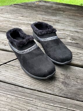 Airwalk Women's Black Slip-On Faux-Sherpa Mules with Geo Trim Size 11